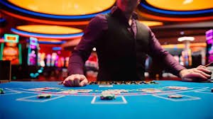 roma88 app on phone displaying live roulette table with low-data mode indicator